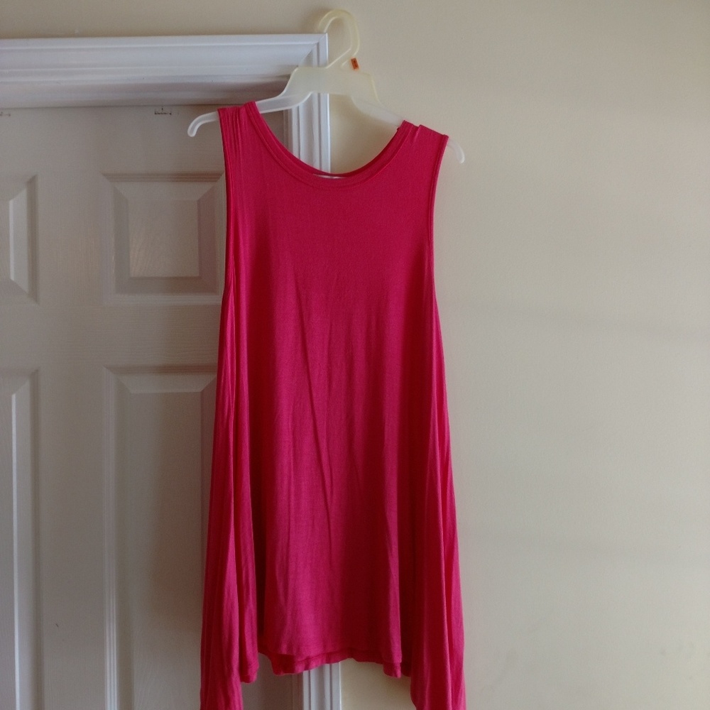 Sleeveless long pink top.